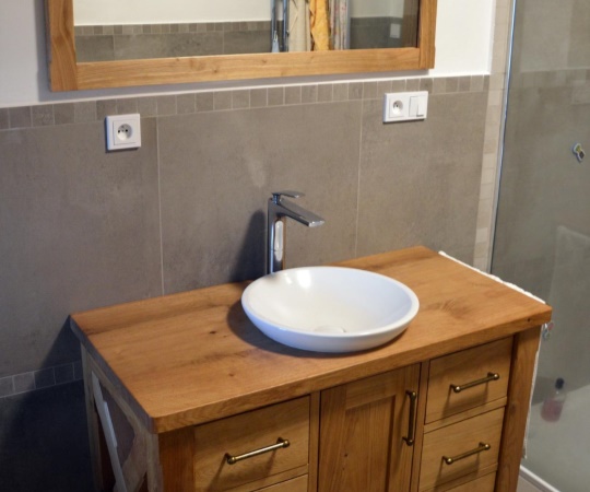 Koupelnový stolek pod umývadlo, provedení dubový masiv, drásaný, nátěr olejem. 1100x790x550 (š*v*h)