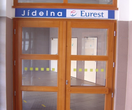 Dveře interierové,dvoukřídlé, kazetové, rámová zárubeň s nadsvětlíkem, dubové, nástřik transparentní lak