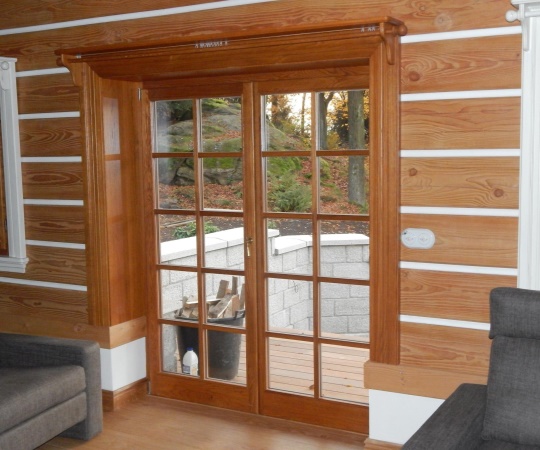 Balkonové dveře euro 78 s profilem, obložka s garnyží, dub drásaný, nátěr lazurou
