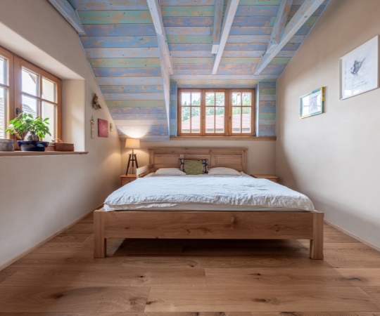 Manželská postel 1800x2000, dubové dřevo, drásané,  nátěr olejem.