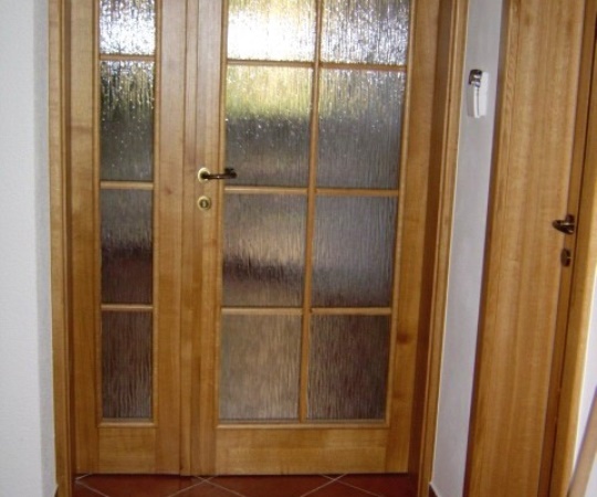 Dveře interierové, dvoukřídlé, kazetové prosklené, obložková zárubeň, dubové, nástřik transparentní lak