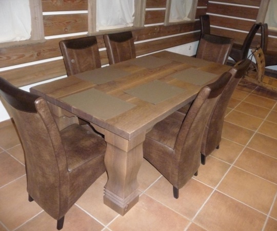 Jídelní stůl, dubové dřevo, mořený, nástřik tran sparentní lak 1000x2000, noha 200x200