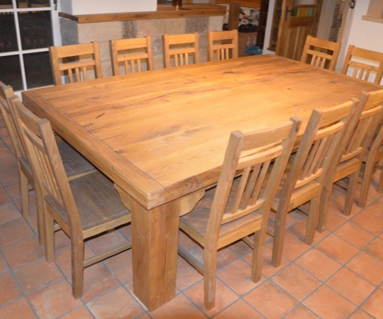 Jídelní sezení, stůl 1500x2600, dubové dřevo, drásané, nátěr olej