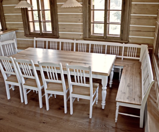Jídelní stůl 1000x2300, židle a rohová lavice, podnoží čepované, bukové dřevo s bílým nástřikem, vrchní deska stolu a sedáky dubové dřevo nátěr olej