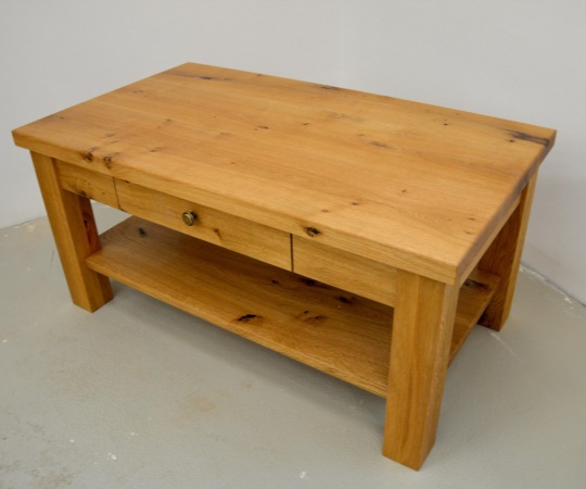 Konferenční stolek se zásuvkou, čepovaný, dubový masiv, drásaný, nátěr olejem.