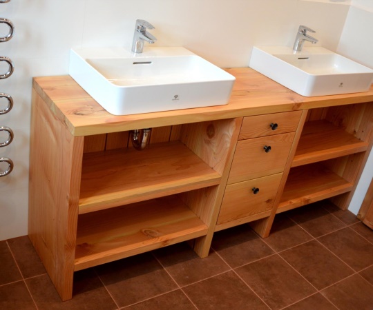 Koupelnový stolek se zásuvkami, vyroben ze dřeva borovice douglasky, drásaný, nátěr olejem. 1850x780x450 (š*v*h)